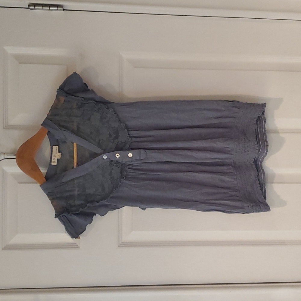 Edge top with lace detail